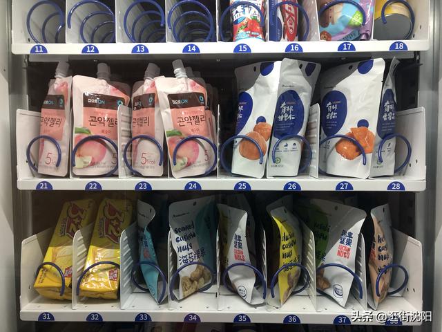 瑞幸咖啡的自动售货机 “瑞划算”入驻沈阳