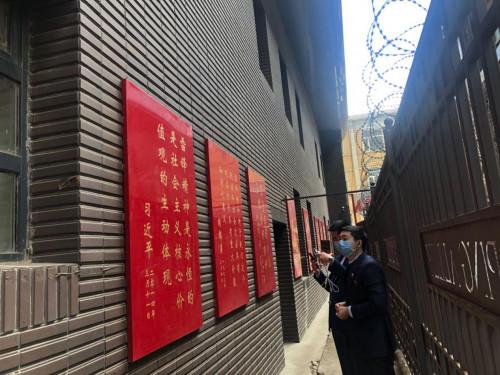 聚是一团火 散是满天星—儿童世界卖区党支部开展学习雷锋视频课